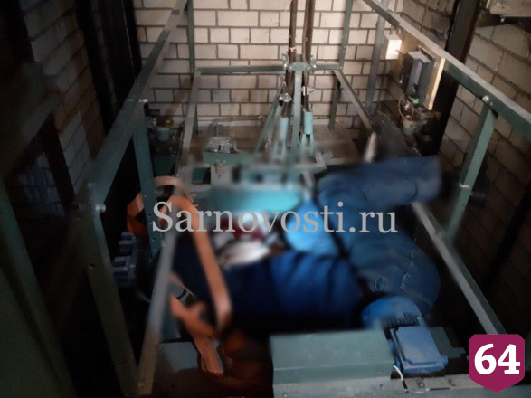 В Балакове мужчина погиб при падении в шахту лифта