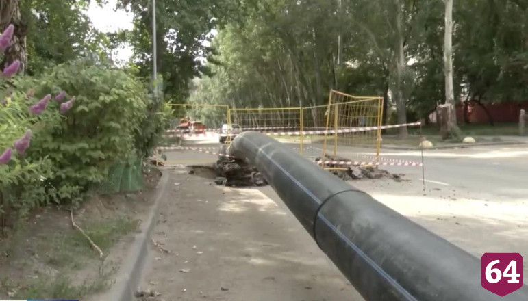 В Саратове меняют проложенный полвека назад водопровод