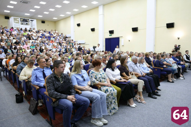 Жители рассказали спикеру Госдумы о проблеме подтопления и разбитых дорогах 