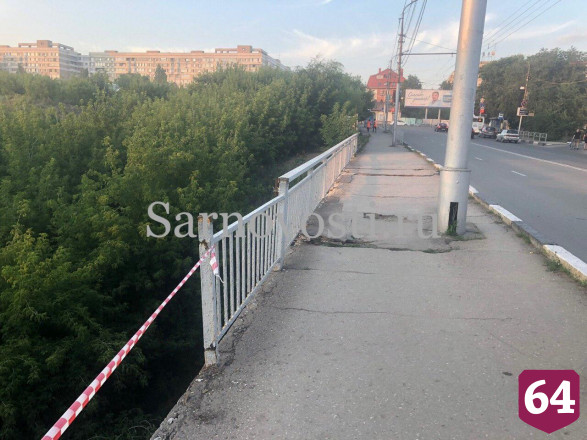 В Саратове обрушились перила моста через Глебучев овраг 