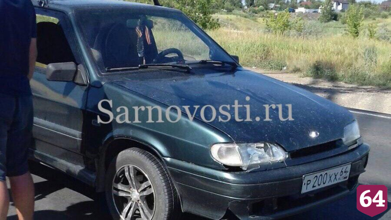 В Саратове пожилой нарушитель ПДД попал под машину и сломал ключицу