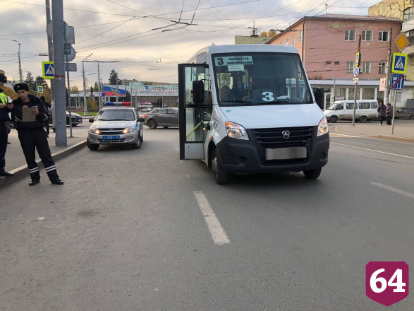 В Саратове пенсионерку у вокзала сбила маршрутка