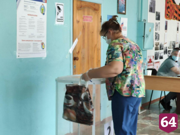 Саратовцы идут голосовать по поправкам в Конституцию для влияния на будущее страны