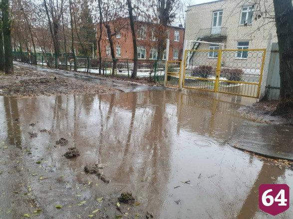 В Энгельсе утонули новые тротуары