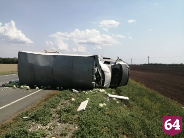 Водитель грузовика погиб в массовом ДТП под Саратовом