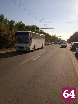 Три человека пострадали в массовом ДТП с автобусом под Саратовом  