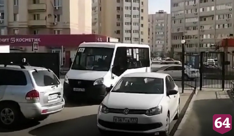 Возмущенные жители Саратова перекрыли движение маршруток 