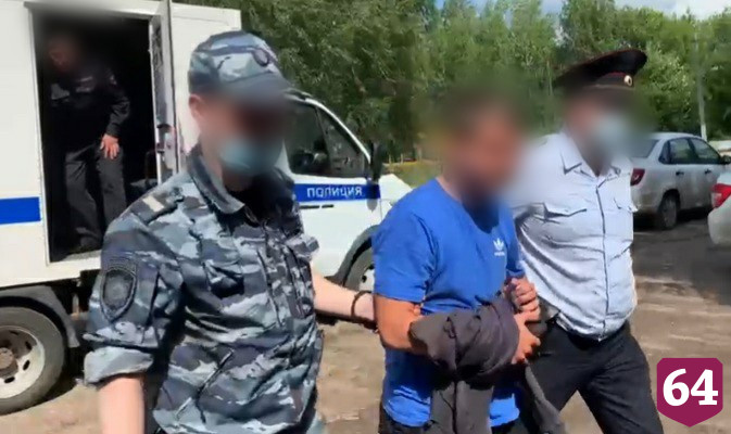 Под Саратовом пьяные приятели избили хозяина дома и изнасиловали его сожительницу