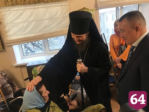 В храме Энгельсского дома-интерната вспоминали лекаря и святого Пантелеимона 
