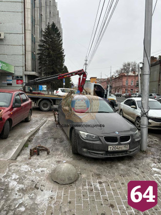 В центре Саратова инспекторы ГИБДД эвакуировали машины автохамов