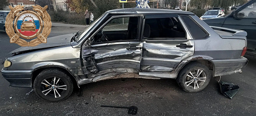 «Ладу» смяло в ДТП с кроссовером в Саратовской области