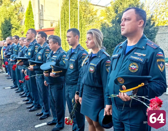 В Саратове увековечили память погибшего в спецоперации ветерана МЧС