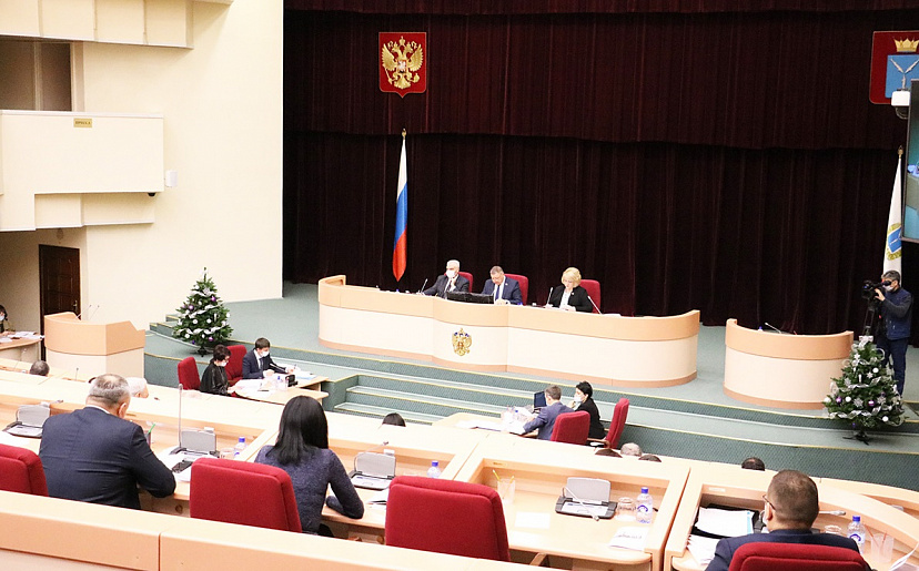 Поправки о зарплатах сотрудников школ отправили на доработку