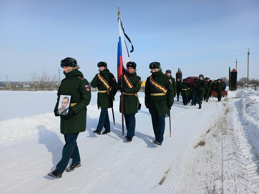 Под Саратовом простились с бойцом спецоперации