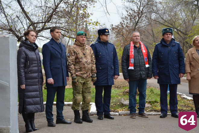 Спасшему город летчику открыли мемориальную доску