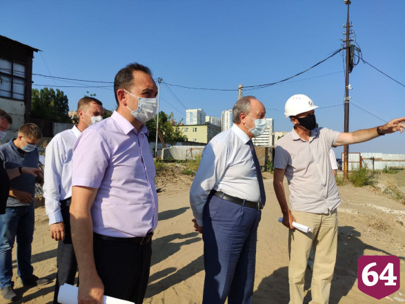 Возле нового саратовского пляжа продолжат расчищать Волгу 