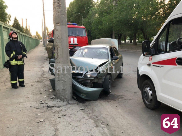 Компания юношей на иномарке разбилась в ДТП у Трофимовского моста