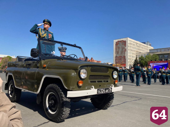 В Саратове состоялось торжественное прохождение войск в честь Дня Победы