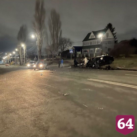 Автомобили превратились в металлолом после ДТП в центре Саратова
