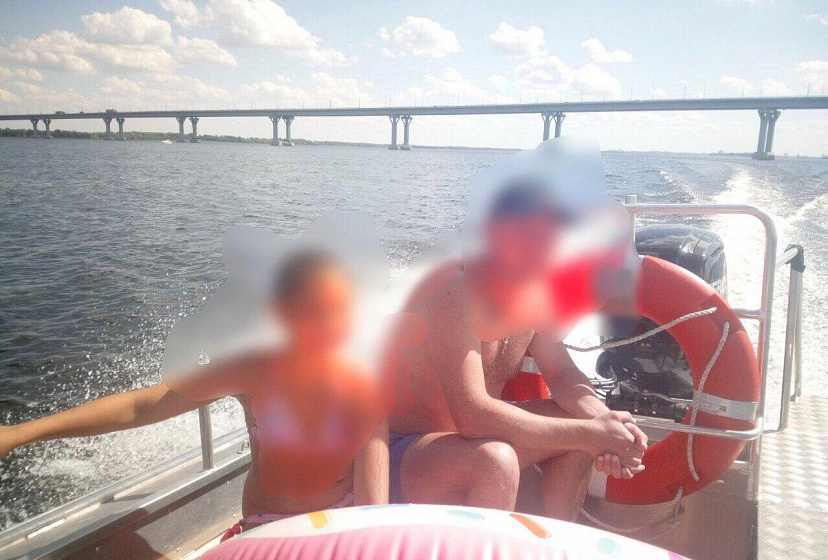 Спасатели помогли унесенным на середину Волги мужчине и ребенку