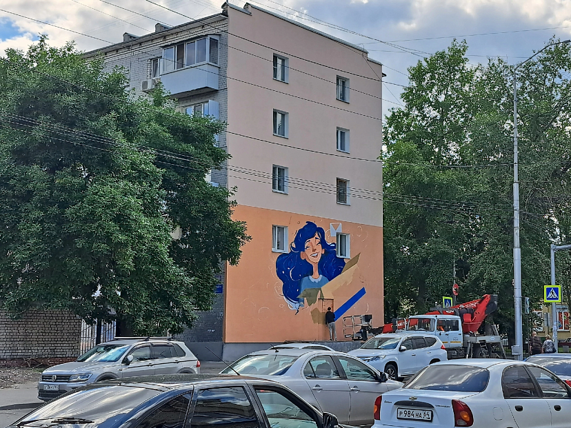 Жителей Саратова заинтриговало граффити с синеволосой девушкой