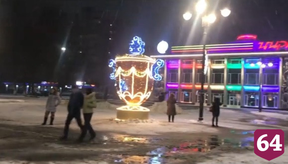На площади перед саратовским цирком появился 5-метровый самовар