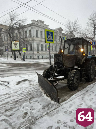Саратов от снега убирают 200 спецмашин