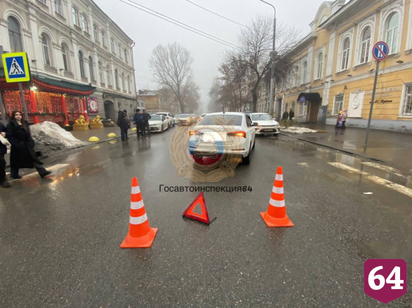 У библиотеки в центре Саратова сбили 8-летнюю девочку