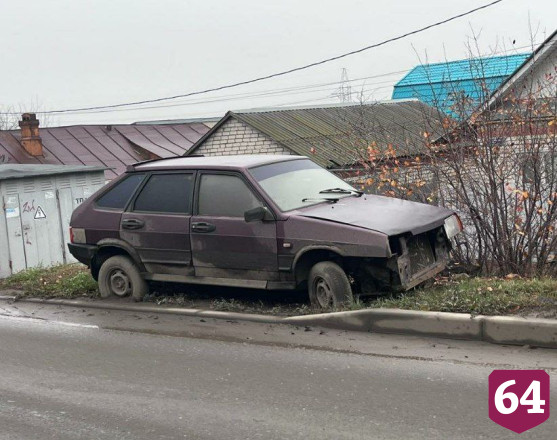 На улицах Саратова нашли еще два десятка брошенных автомобилей 