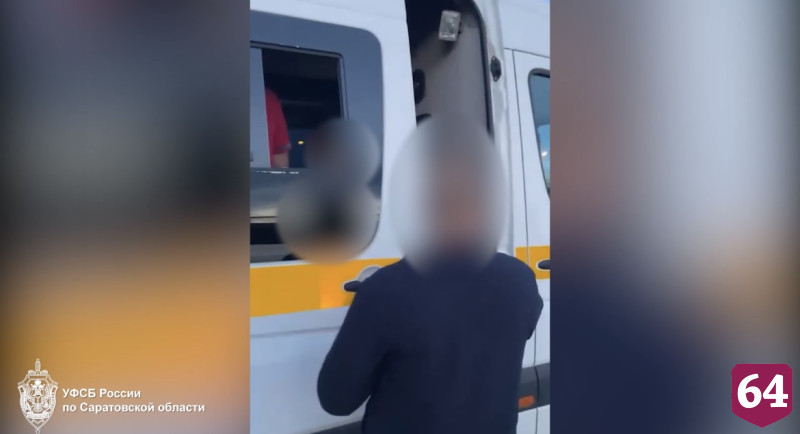 Дальнобойщика задержали за взятку сотруднику ФСБ на трассе под Саратовом 