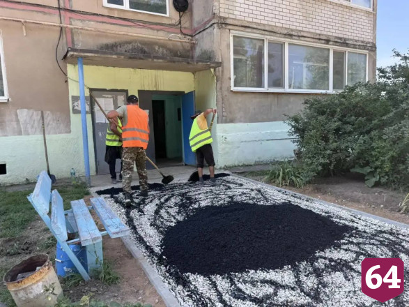 В поселке под Энгельсом благоустраивают дворы