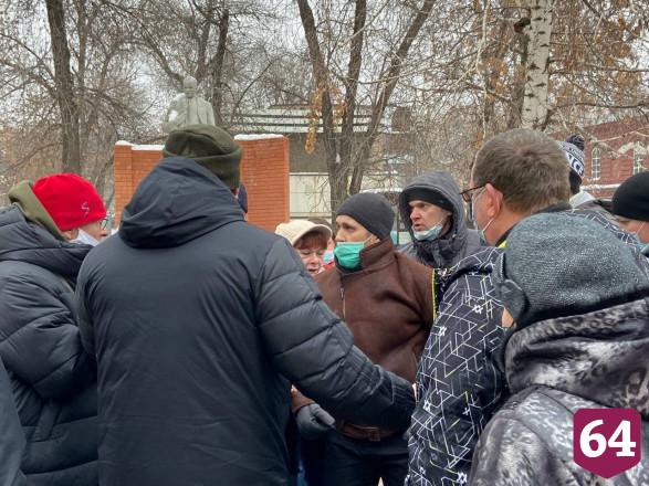 Участники незаконной акции в Саратове обматерили полицейских