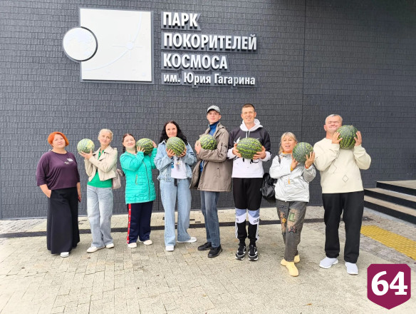 Проживающие Энгельсского дома-интерната посетили Парк покорителей космоса