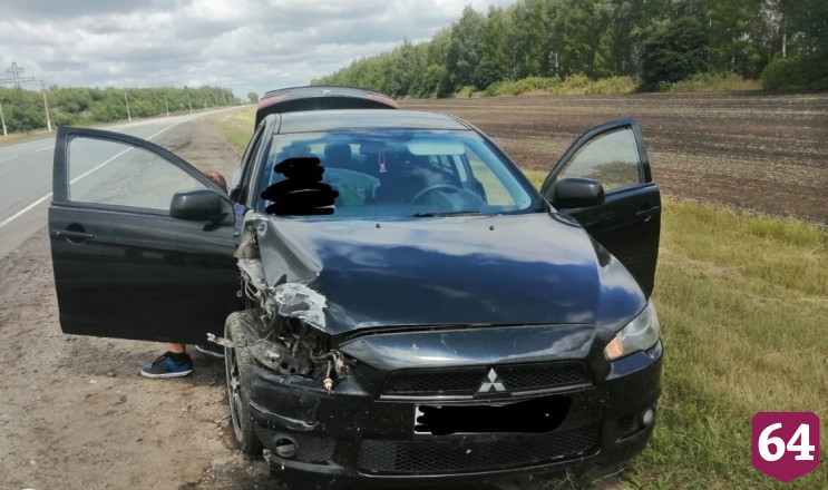 Под Саратовом рейсовый автобус столкнулся с иномаркой