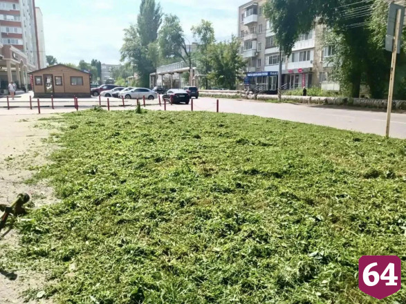 В Энгельсе демонтируют неэстетичные вывески и удаляют граффити