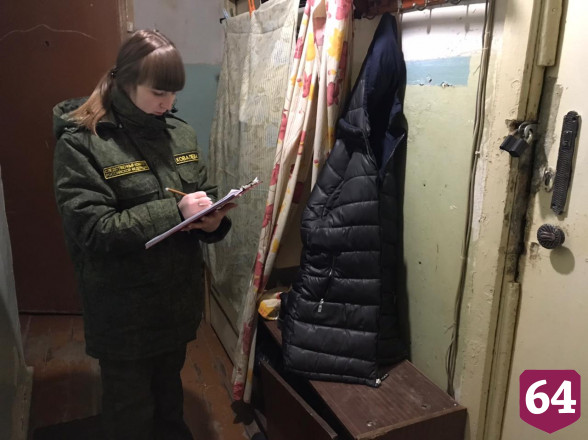 Пьяный саратовец задушил возлюбленную на кровати и бросился в бега