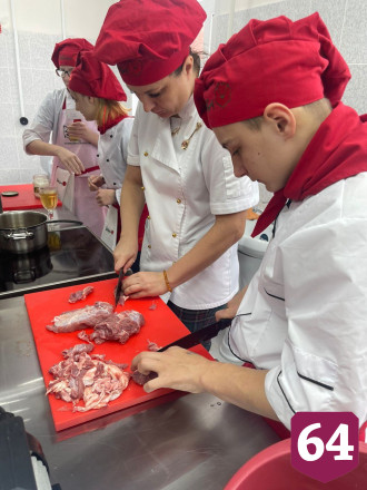 В Хвалынске для детей открыли школу русской кухни