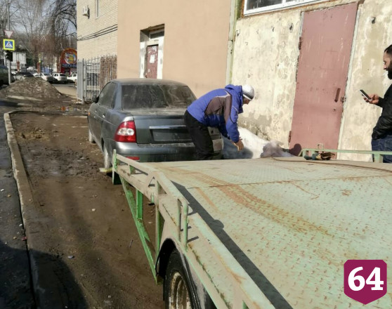 После публикации «Региона 64» о неправильной парковке эвакуировали две машины