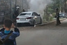 Полыхавшая на улице Саратова машина собрала толпу зевак