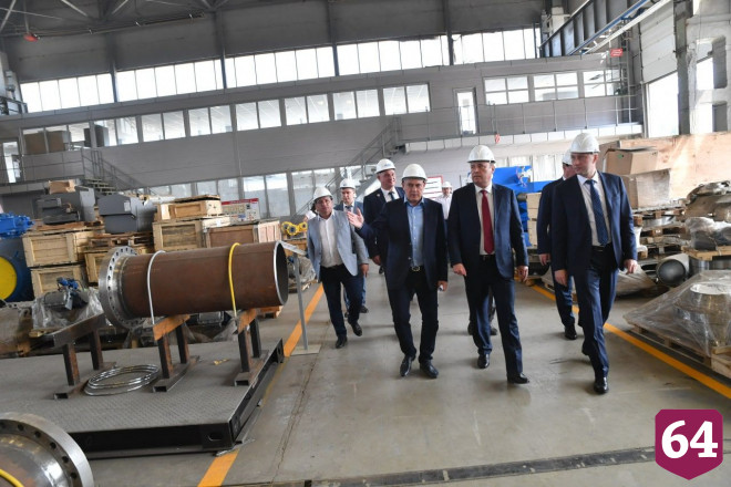Полпред оценил масштаб работ на заводе в Саратове 