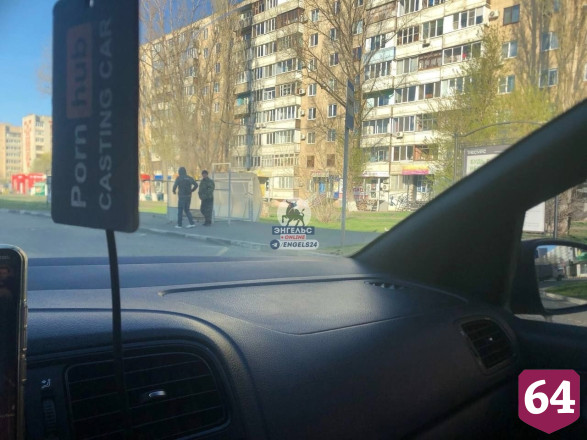 В Энгельсе ветер снес две остановки