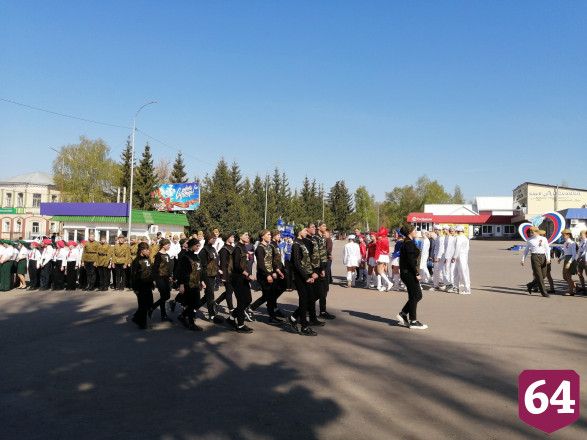 Юные саратовцы блеснули маршем под песню «День Победы»