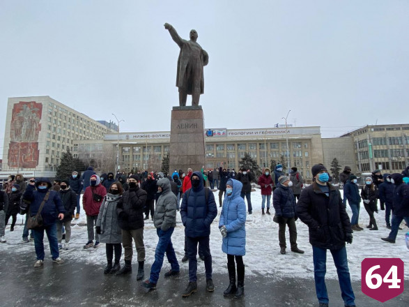 В протестной прогулке по Саратову шествовали несовершеннолетние 