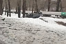 Автомобиль пролетел между деревьями и опрокинулся на крышу