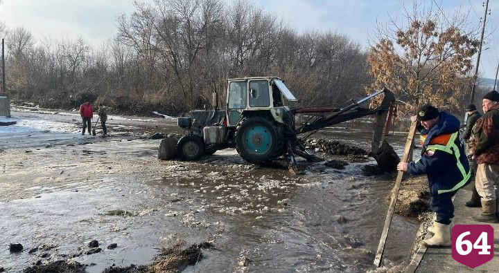 В Саратовской области паводок затопил 13 мостов