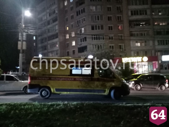 В Саратове пьяный пешеход угодил под колёса такси