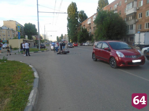 В Энгельсе мотоциклист покалечился в ДТП с иномаркой
