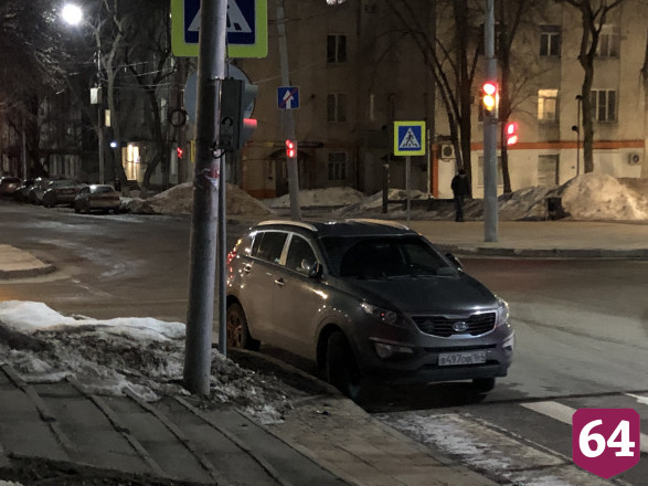 В Саратове автохам бросил иномарку на встречной полосе