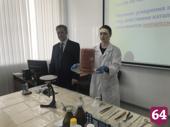 В Саратове «Менделеевский класс» устроил эксперименты с химикатами