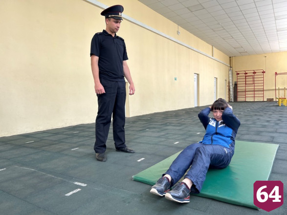 В Саратове полицейские соревновались в перетягивании каната
